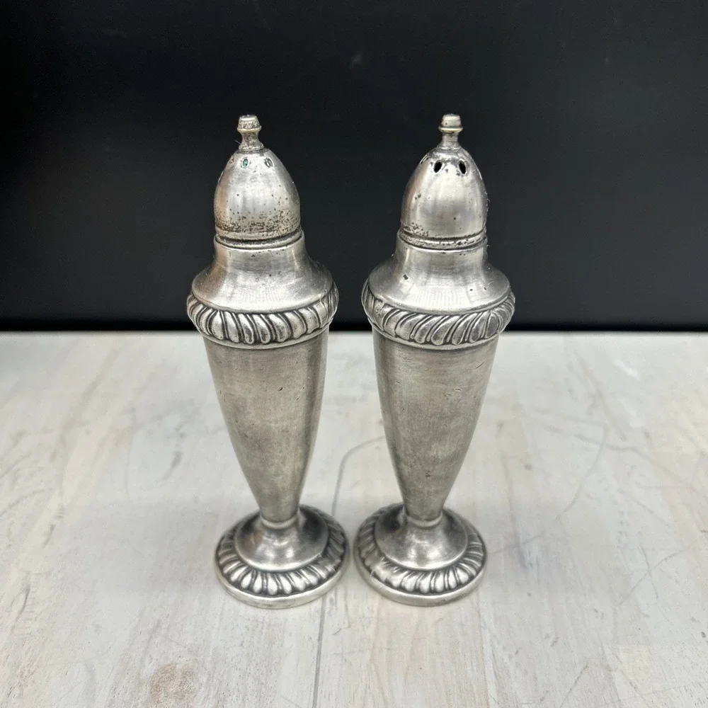 Vintage W.B. Mfg. Co. #3124 Salt & Pepper Set